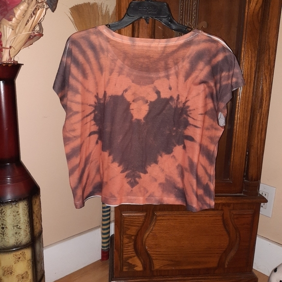 The Clas-sic Women's Capped Sleeved Crop Top - Picture 2 of 3